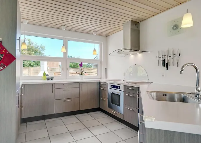 Swipdagh - 600m From The Sea By Interhome Nyaraló *